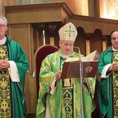 Modlitwa w katedrze: za żywy pomnik św. Jana Pawła II i darczyńców.