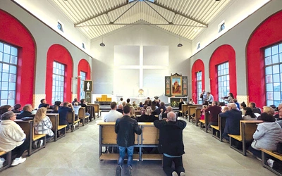 Po Mszy św. odbyła się adoracja Jezusa eucharystycznego.