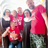 Sztafeta pomocy poszkodowanym przez żywioł nie ustaje – w Kłodzku ważną rolę odegrały w niej mniszki klaryski. Za niespełna miesiąc, 16 listopada, zostanie zaś otwarta ogólnopolska baza rodzin Szlachetnej Paczki.