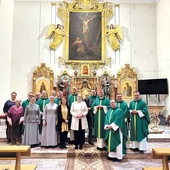 Pamiątkowe zdjęcie po modlitwie w dniu jubileuszu. 