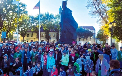 W Łowiczu, zgodnie z tradycją, po biegu wszyscy ustawili się do pamiątkowego zdjęcia.