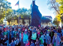 W Łowiczu, zgodnie z tradycją, po biegu wszyscy ustawili się do pamiątkowego zdjęcia.