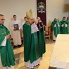 	Relikwie męczennika zostały złożone w nowym ołtarzu. 