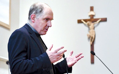 	Ks. Andrzej Muszala zachęcał do tworzenia grup opieki nad chorymi, składających się z kapłanów i świeckich.