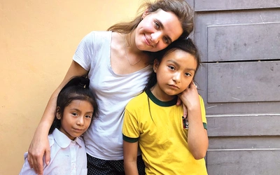 	Weronika Buczna na wolontariat wyjechała z Fundacją Domy Serca (www.domyserca.pl).