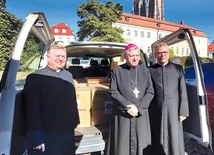 	Dzisiaj potrzebny jest ciężki sprzęt, m.in.: motowiertarki, szlifierki, wkrętarki, osuszacze.