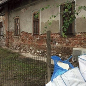 	Jeden z domów we Wronowie (stan na 9 października 2024 r.). 