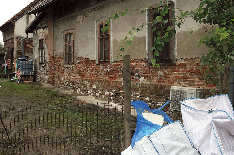 	Jeden z domów we Wronowie (stan na 9 października 2024 r.). 