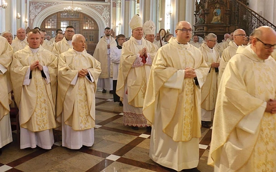 	Mszy św. przewodniczył bp Marek Solarczyk.
