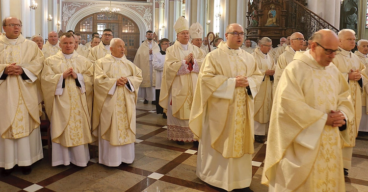 	Mszy św. przewodniczył bp Marek Solarczyk.