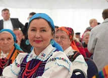 	Barbara Chomicz w stroju opoczyńskim.