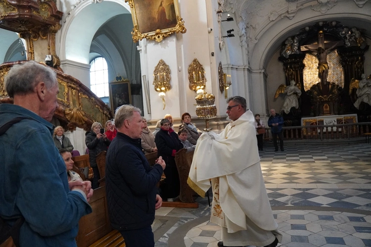 Pielgrzymka chorych do grobu św. Jadwigi Śl.