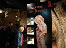 Zamek Piastów na Ostrowie Tumskim i duchowa twierdza św. Jadwigi