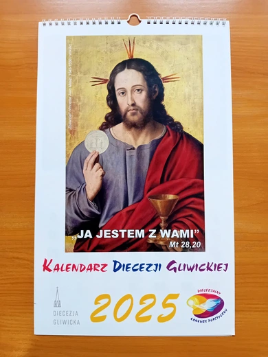 Kalendarz Diecezji Gliwickiej z pracami laureatów konkursu plastycznego