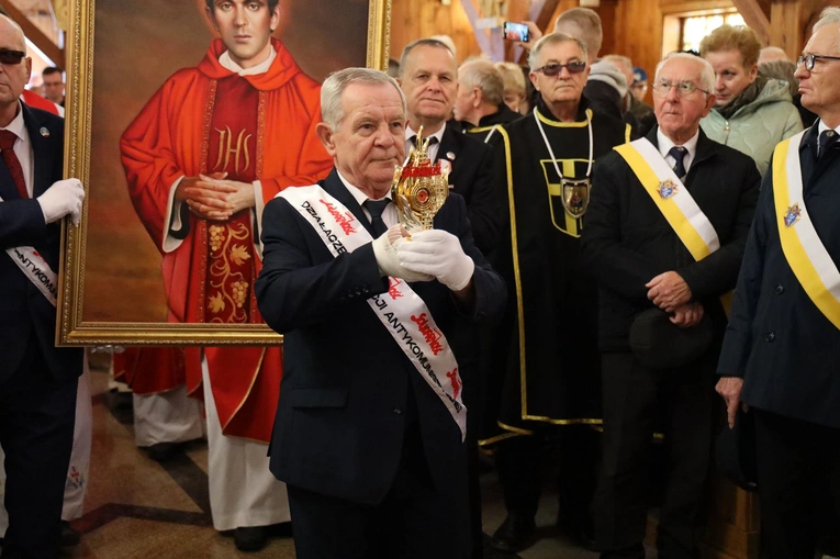 Wprowadzenie relikwii bł. ks. Jerzego Popiełuszki 