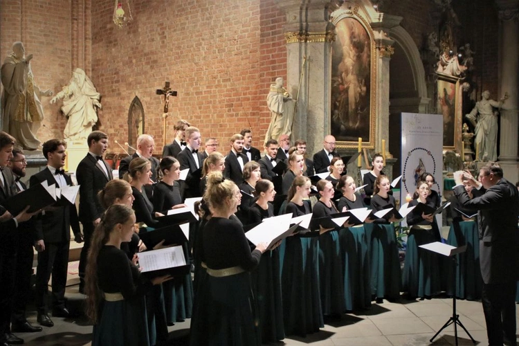Koncert chórów w Rudach 