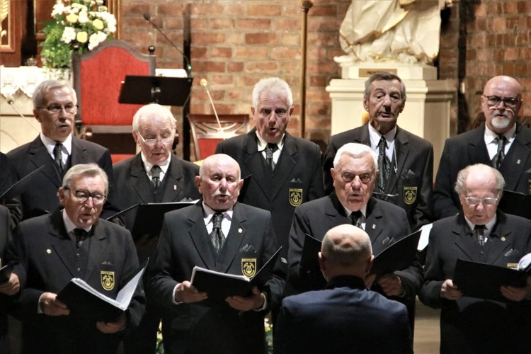 Koncert chórów w Rudach 