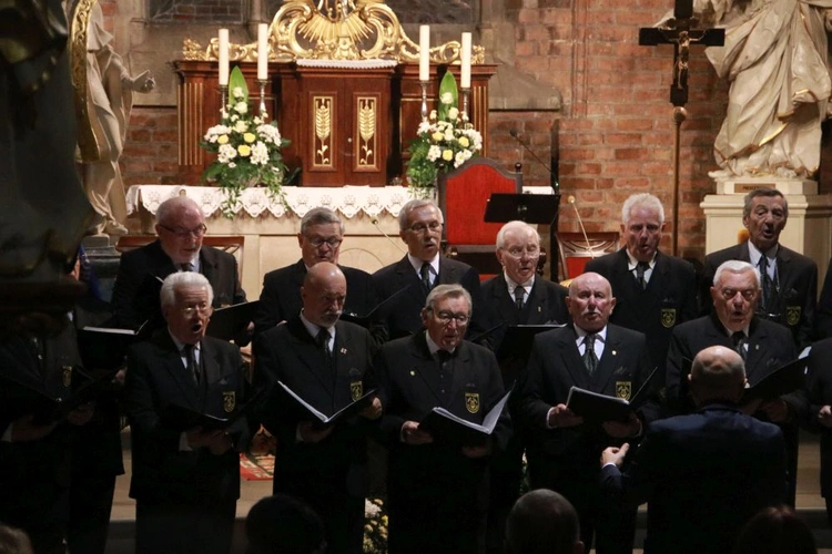 Koncert chórów w Rudach 