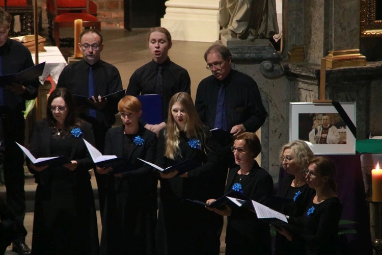 Koncert chórów w Rudach 