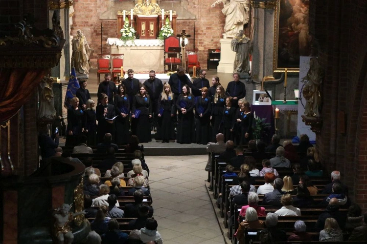 Koncert chórów w Rudach 