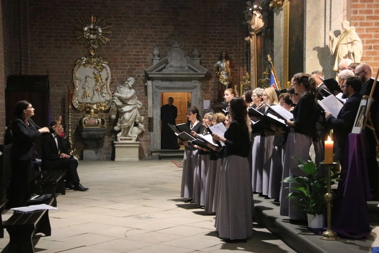 Koncert chórów w Rudach 