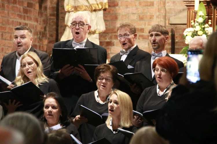 Koncert chórów w Rudach 