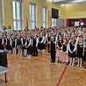Uwaga, to może wzruszyć: hymn Polski na 350 młodych gardeł