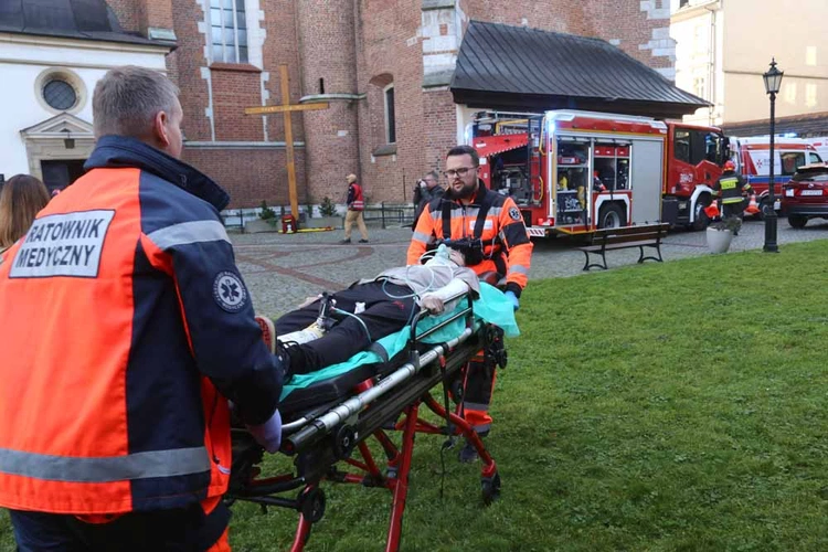 Ćwiczenia straży pożarnej w kościele Bożego Ciała