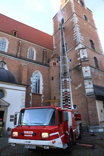 Ćwiczenia straży pożarnej w kościele Bożego Ciała