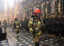 Ćwiczenia straży pożarnej w kościele Bożego Ciała