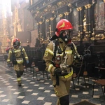 Ćwiczenia straży pożarnej w kościele Bożego Ciała