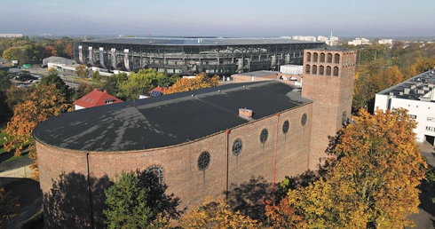 Gigant malowany światłem. W tym kościele „wszystko ma swoją wymowę” 