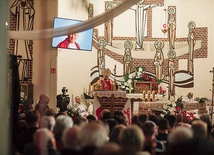 Liturgia w kolebce portowej Solidarności zgromadziłam.in. parlamentarzystów, samorządowców, przedstawicieli IPN, NSZZ „S”, służb mundurowych, uczniów gdańskich szkół i wiernych z archidiecezji.