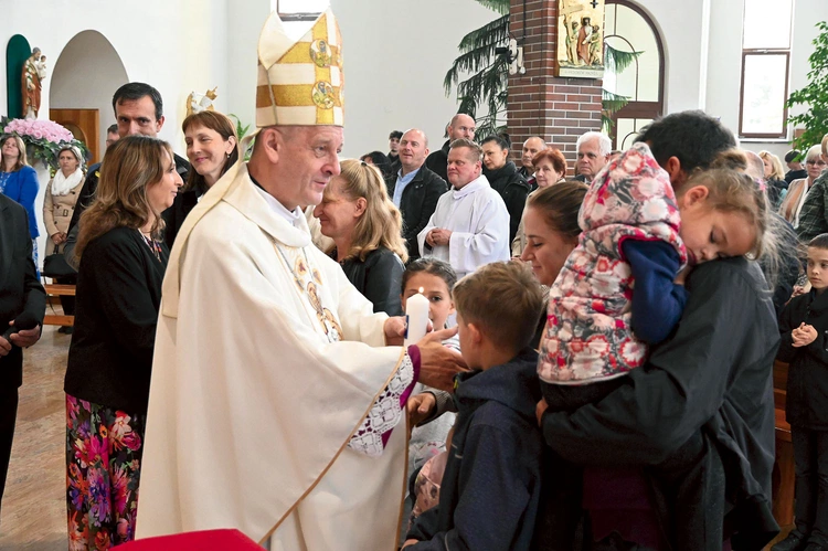 Oazowicze świętowali z bp. Romanem Pindlem.