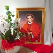W wielu wspólnotach pamięć o kapelanie Solidarności jest ciągle żywa.