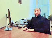 – Kościół może być pewnym pośrednikiem, miejscem, gdzie pokrzywdzeni mogą próbować poszukać wsparcia – zapewnia ks. Delestowicz.