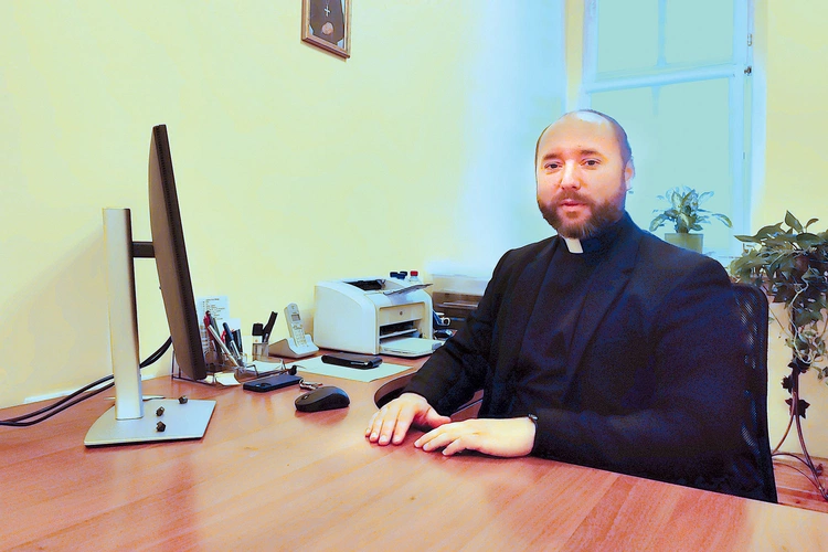 – Kościół może być pewnym pośrednikiem, miejscem, gdzie pokrzywdzeni mogą próbować poszukać wsparcia – zapewnia ks. Delestowicz.