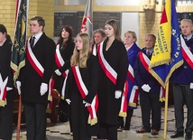 Na Eucharystii obecne były liczne poczty sztandarowe.