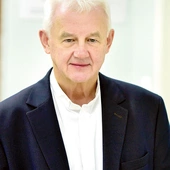 Ksiądz Andrzej Kopiczko, dyrektor Archiwum Archidiecezji Warmińskiej. 