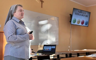 Siostra Monika Juszka podczas spotkania, które odbyło się w Centrum Edukacji Katolickiej w Świdnicy. 