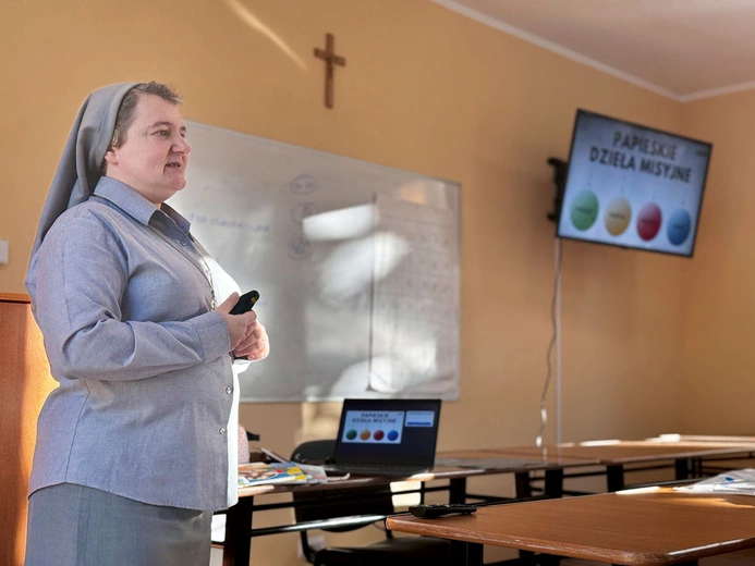 Siostra Monika Juszka podczas spotkania, które odbyło się w Centrum Edukacji Katolickiej w Świdnicy. 
