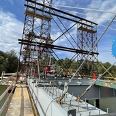 Most w Ulanowie na półmetku