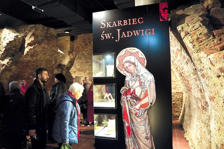 Informacje na temat zwiedzania obiektu dostępne są na: zamekwroclaw.ssnd.pl.