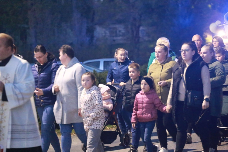 Procesja różańcowa w Wietrzychowicach