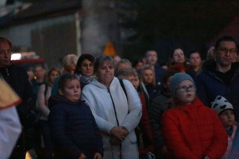 Procesja różańcowa w Wietrzychowicach