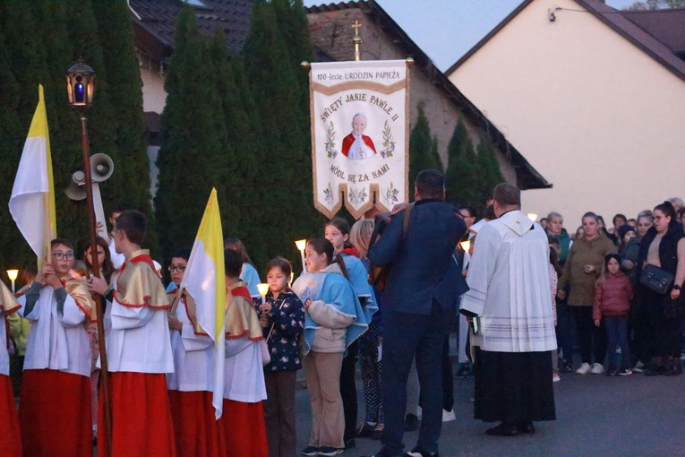 Procesja różańcowa w Wietrzychowicach