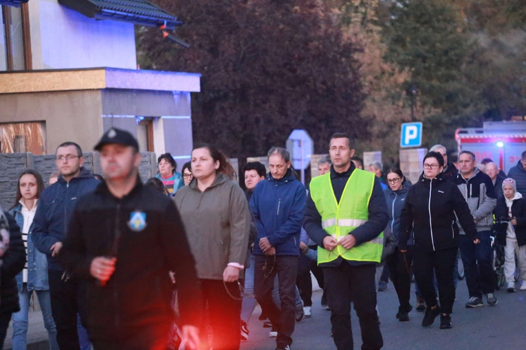 Procesja różańcowa w Wietrzychowicach