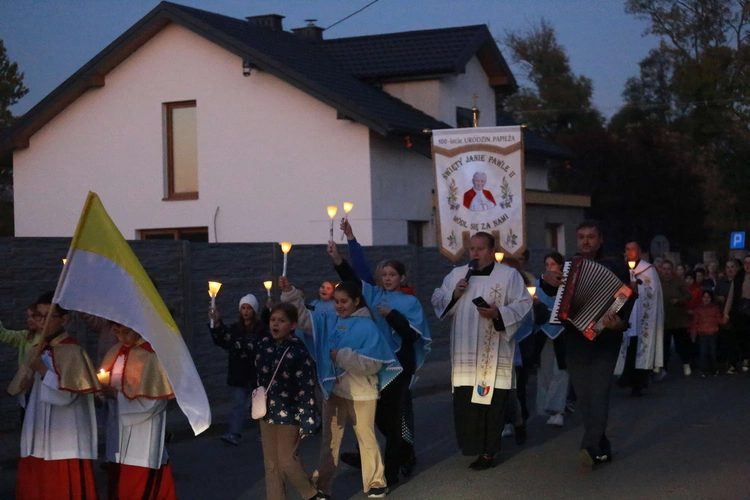 Procesja różańcowa w Wietrzychowicach
