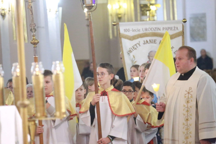 Procesja różańcowa w Wietrzychowicach