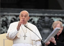 Papież Franciszek wzywa do modlitwy o pokój